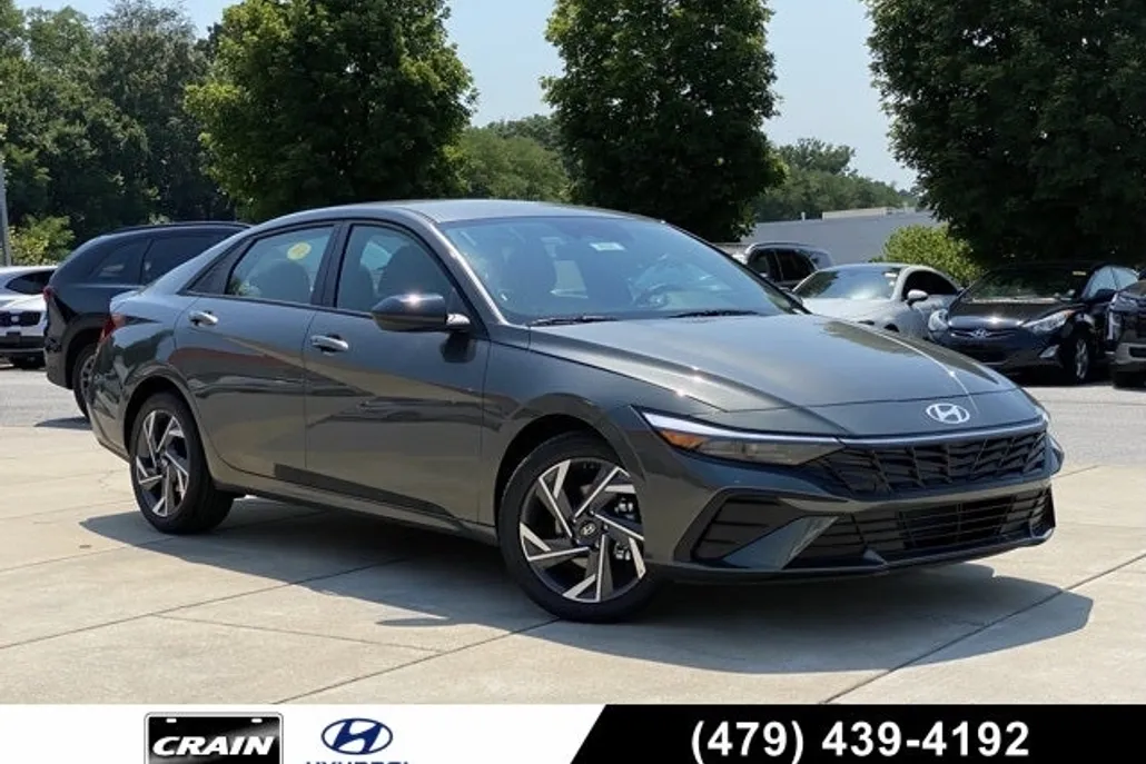 2025 Hyundai Elantra SEL Sport photo 1