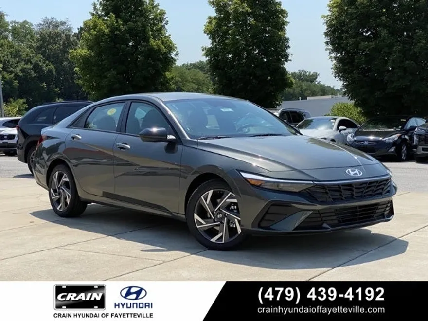 2025 Hyundai Elantra SEL Sport photo 1