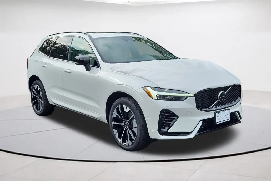 2026 Volvo XC60 T8 Plus photo 1
