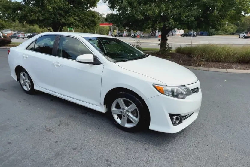 2014 Toyota Camry photo 1