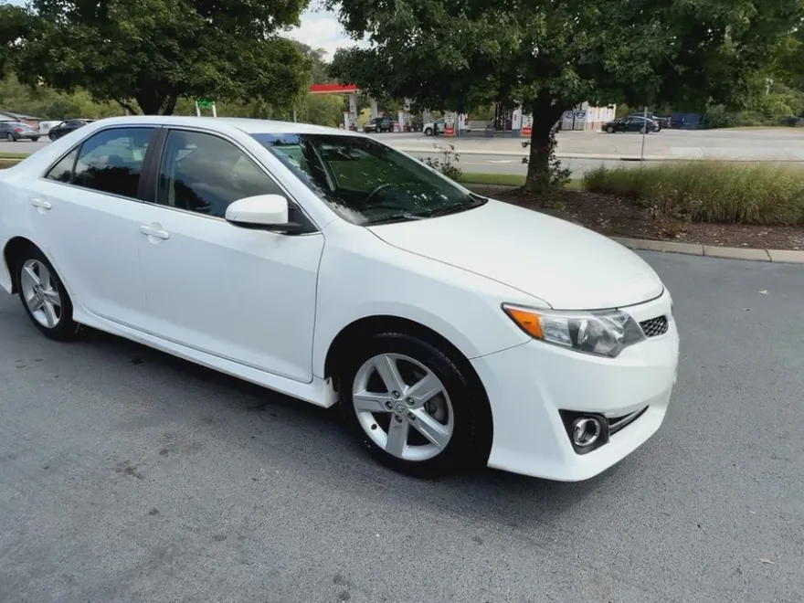 2014 Toyota Camry photo 1