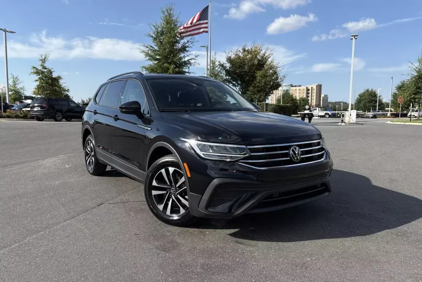 2024 Volkswagen Tiguan S photo 1