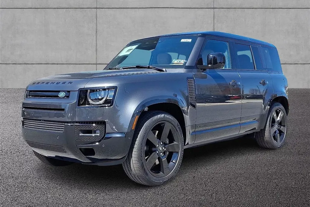 2025 Land Rover Defender 110 V8 photo 1