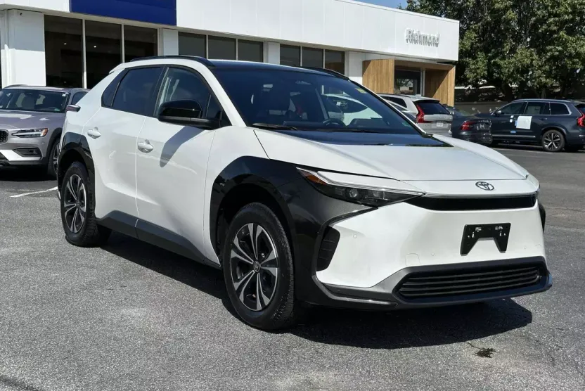 2024 Toyota bZ4X XLE photo 1