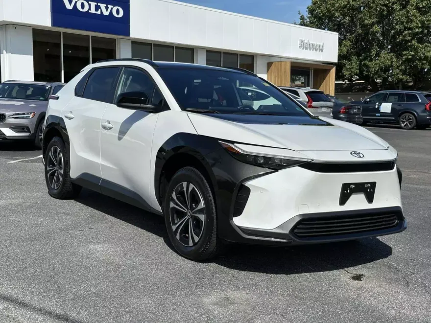 2024 Toyota bZ4X XLE photo 1