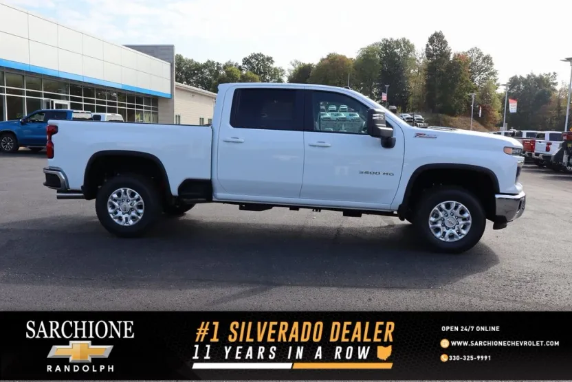 2026 Chevrolet Silverado 3500HD LT photo 1