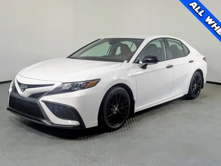 2022 Toyota Camry SE photo 1
