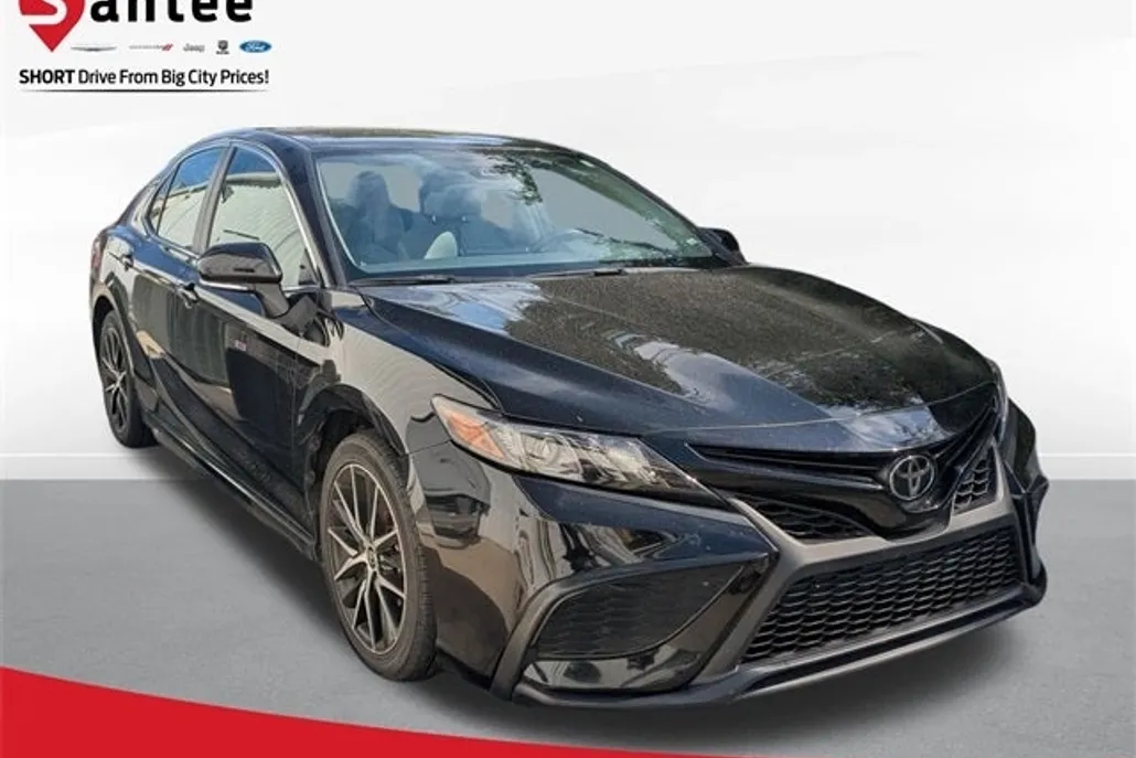 2024 Toyota Camry SE photo 1