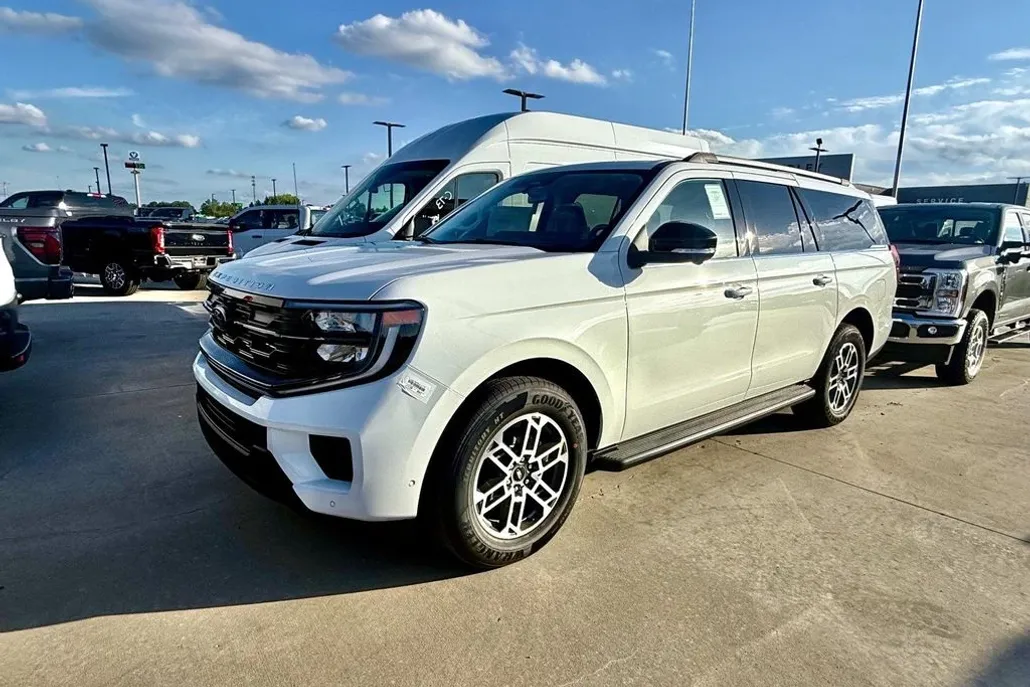 2025 Ford Expedition MAX photo 1