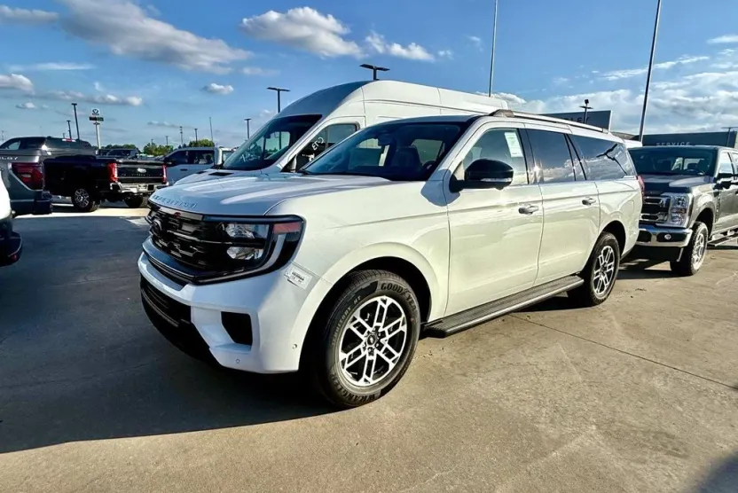 2025 Ford Expedition MAX photo 1