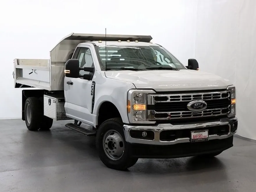 2024 Ford F-350 XL photo 1