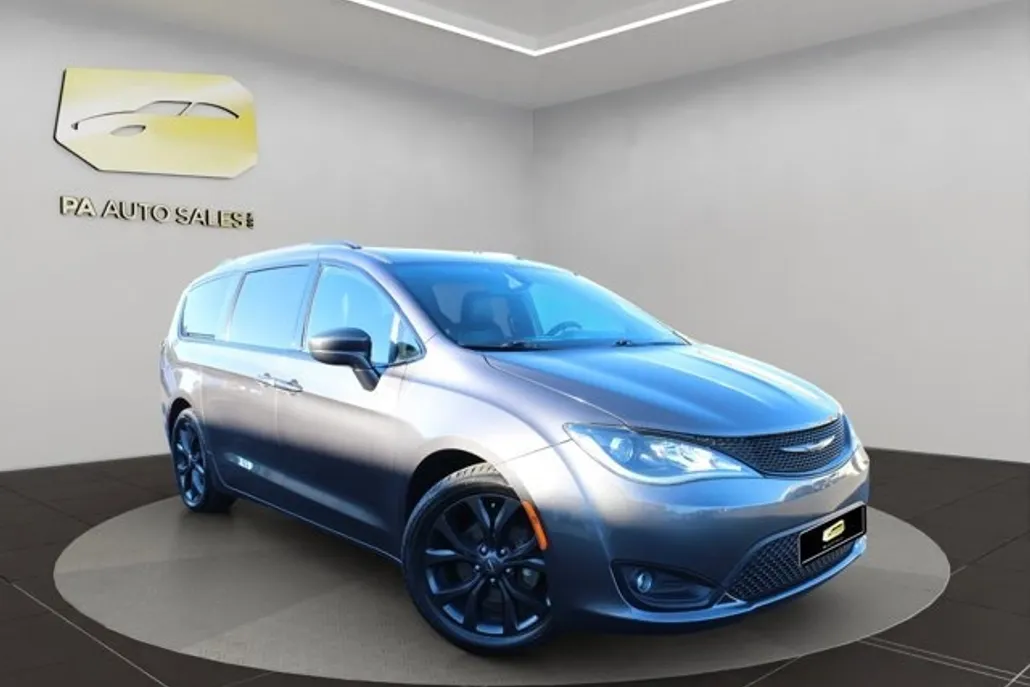 2019 Chrysler Pacifica Touring L 35th Anniversary photo 1
