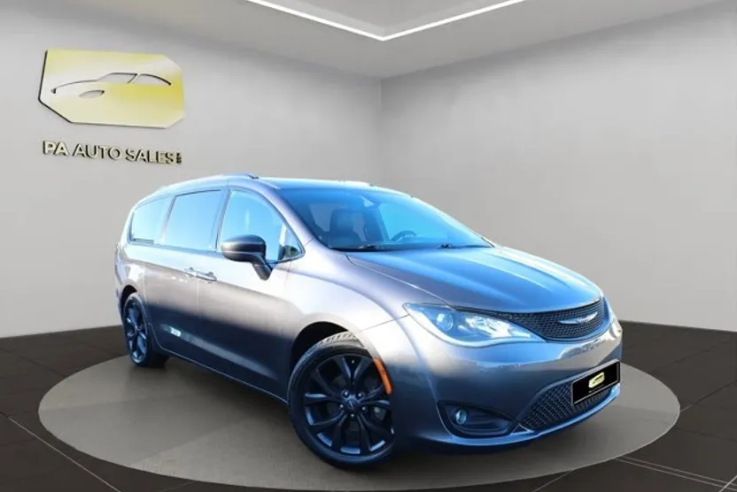 2019 Chrysler Pacifica Touring L 35th Anniversary photo 1
