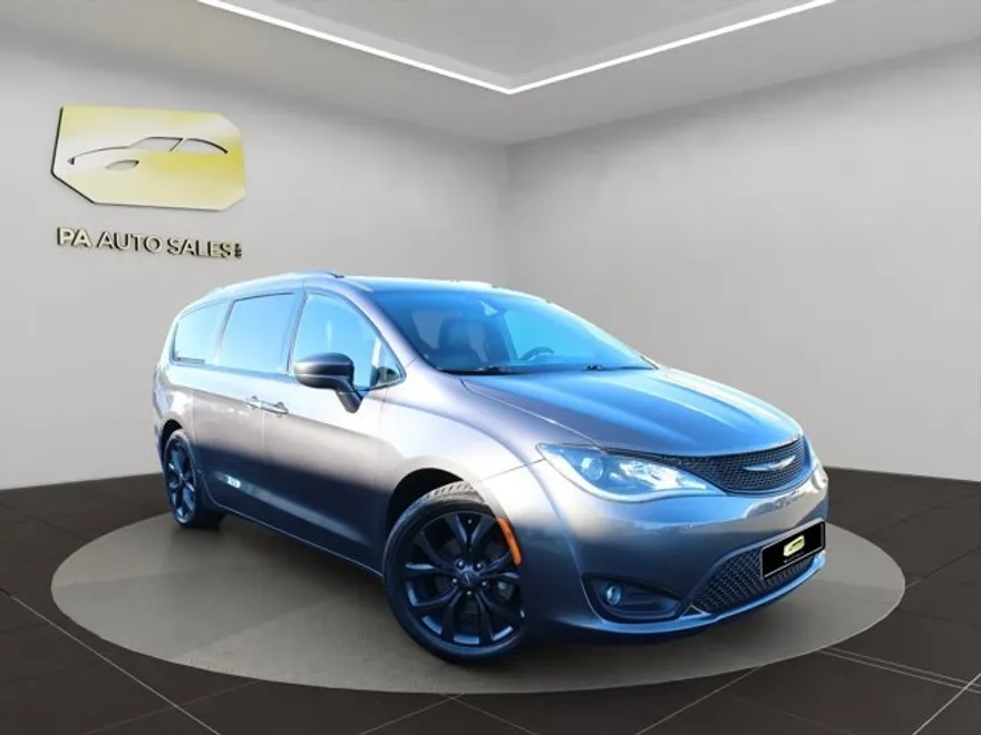 2019 Chrysler Pacifica Touring L 35th Anniversary photo 1