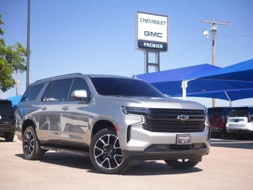 2023 Chevrolet Suburban RST photo 1