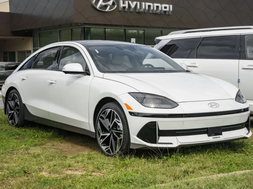 2024 Hyundai Ioniq 6 Limited photo 1