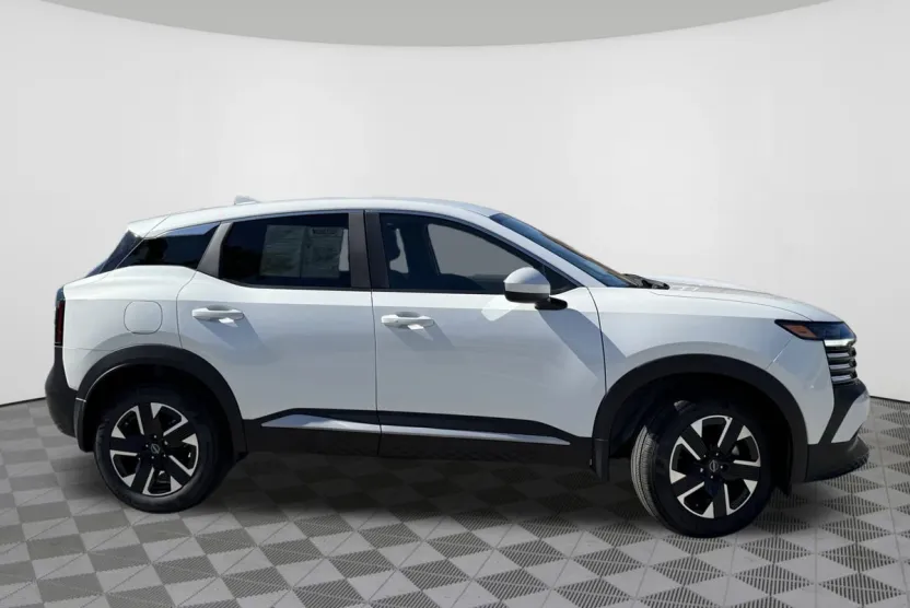 2025 Nissan Kicks SV photo 1