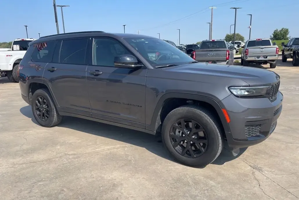 2024 Jeep Grand Cherokee Altitude photo 1