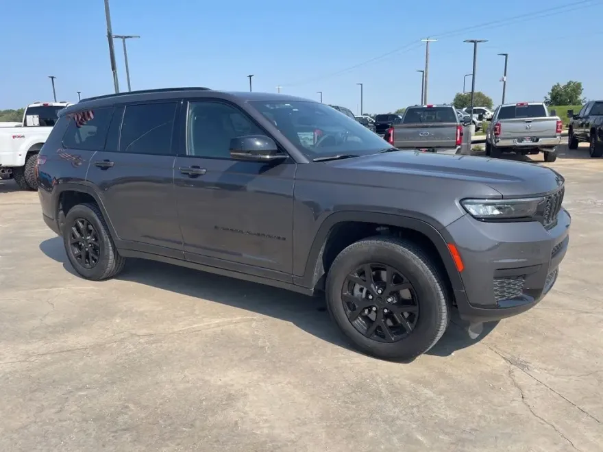 2024 Jeep Grand Cherokee Altitude photo 1