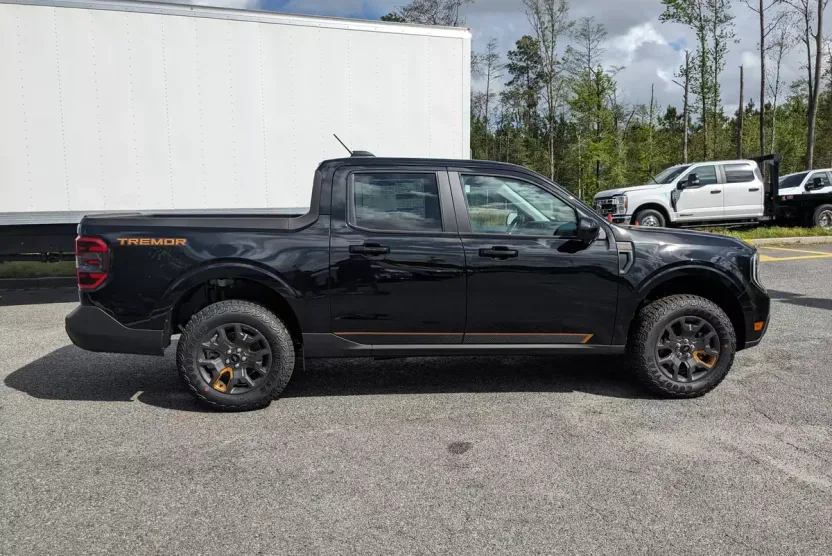 2025 Ford Maverick Tremor photo 1