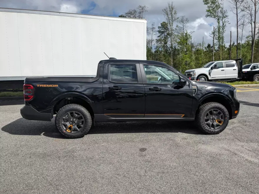 2025 Ford Maverick Tremor photo 1