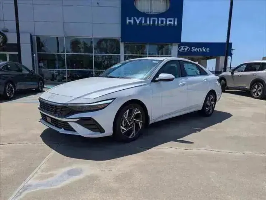 2025 Hyundai Elantra SEL Convenience photo 1