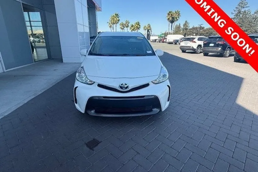 2017 Toyota Prius V Two photo 1