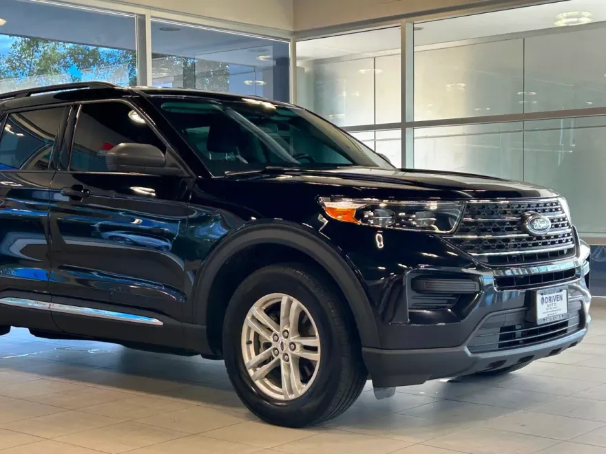 2022 Ford Explorer XLT photo 1
