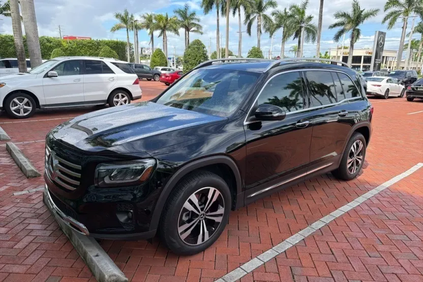 2025 Mercedes Benz GLB 250 photo 1