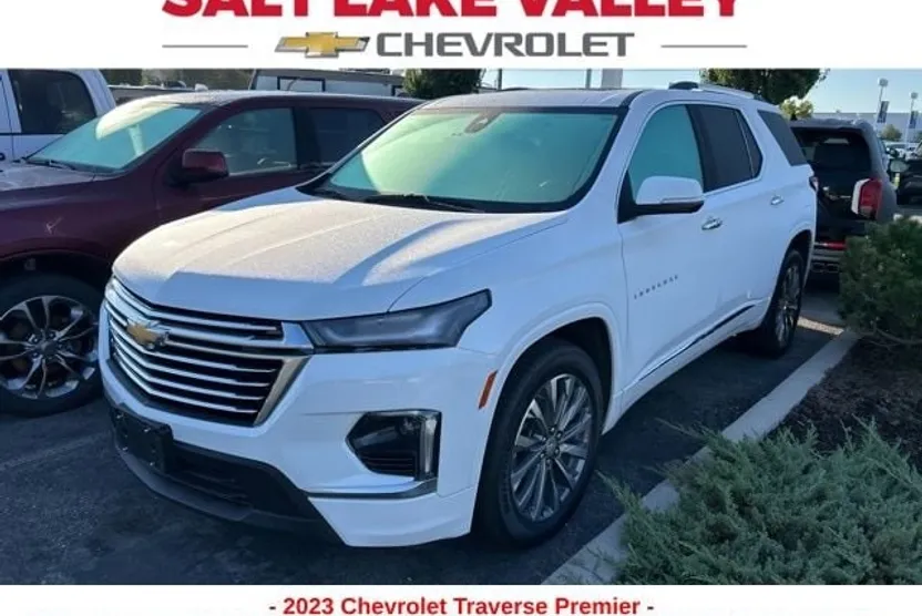 2023 Chevrolet Traverse Premier photo 1
