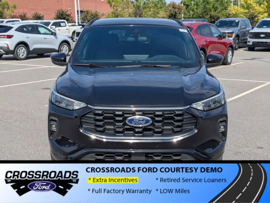 2024 Ford Escape ST-Line Select photo 1