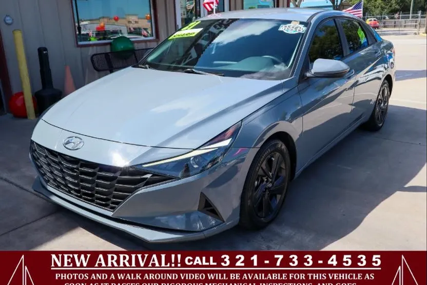 2021 Hyundai Elantra SEL photo 1