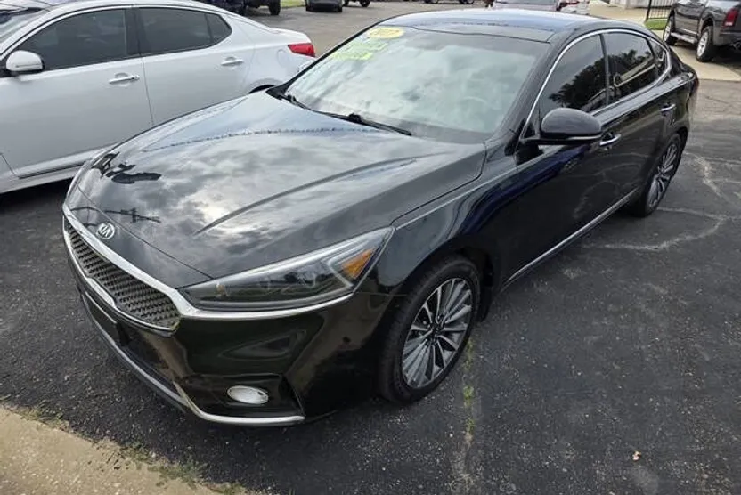 2017 Kia Cadenza Premium photo 1