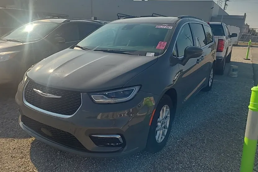 2022 Chrysler Pacifica Touring L photo 1