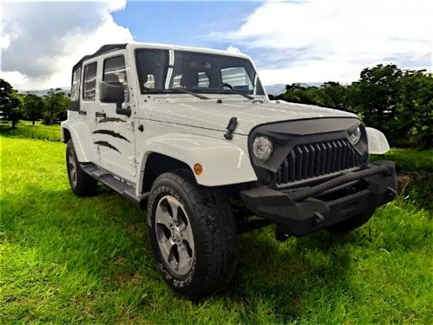 2018 Jeep Wrangler Unlimited Sahara photo 1