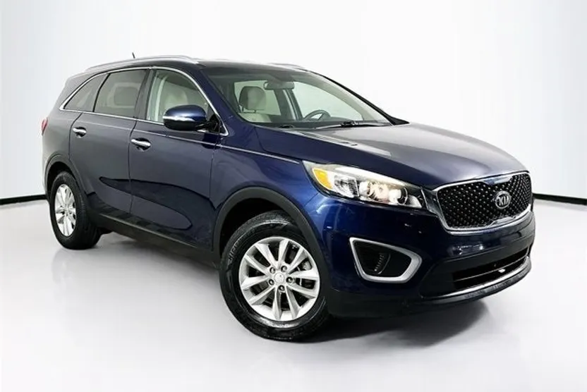 2017 Kia Sorento LX photo 1