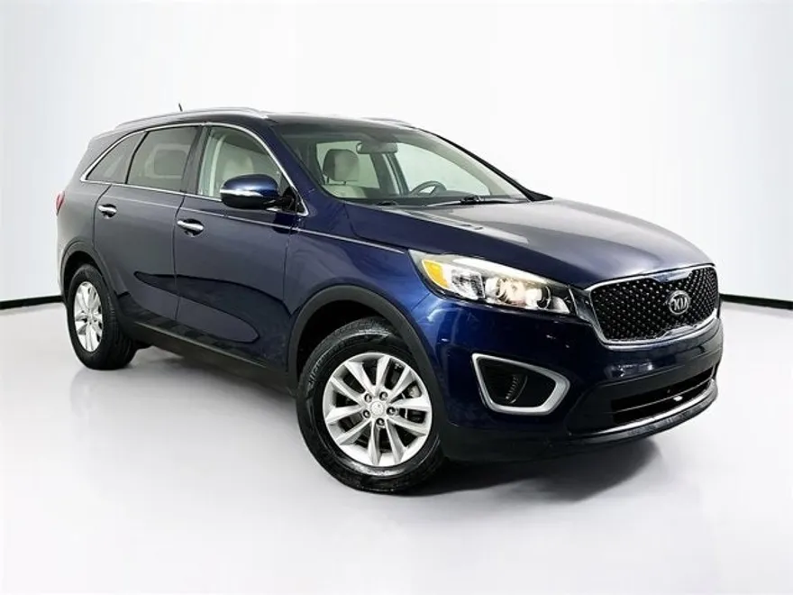 2017 Kia Sorento LX photo 1