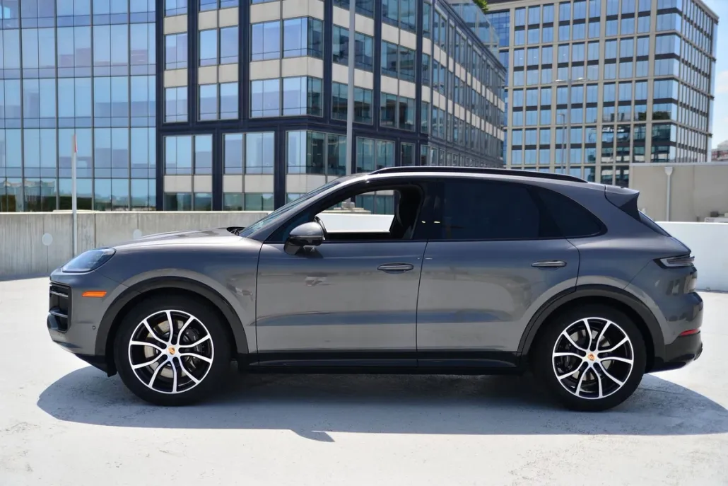 2025 Porsche Cayenne GTS photo 1