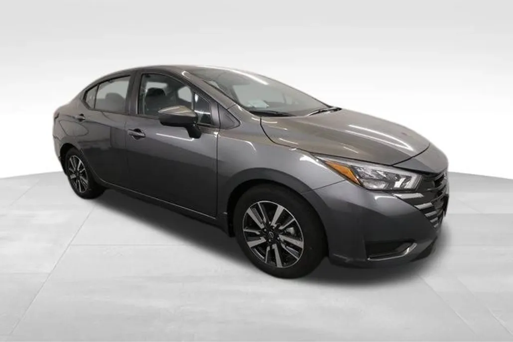 2025 Nissan Versa 1.6 SV photo 1