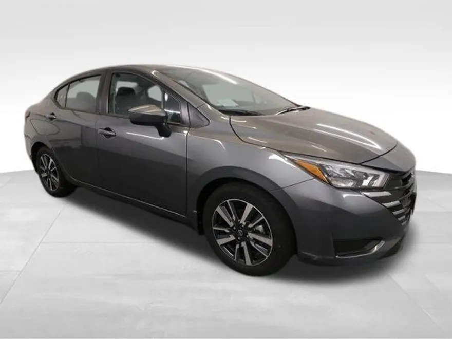 2025 Nissan Versa 1.6 SV photo 1
