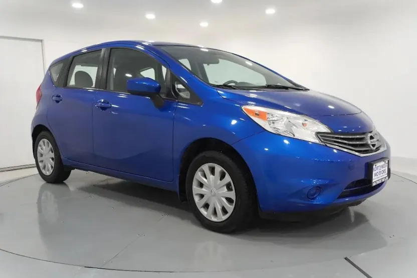 2015 Nissan Versa Note SV photo 1