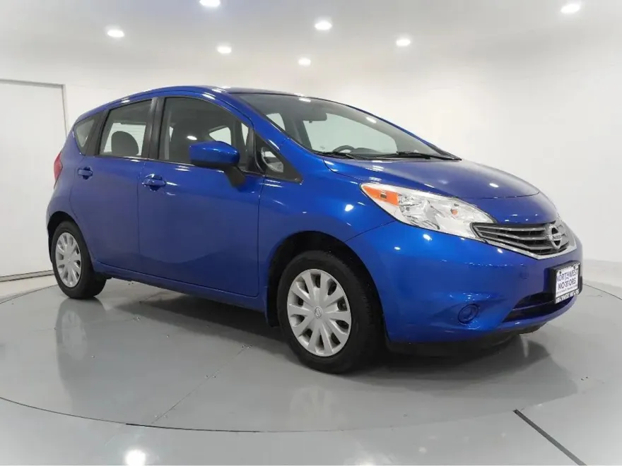 2015 Nissan Versa Note SV photo 1