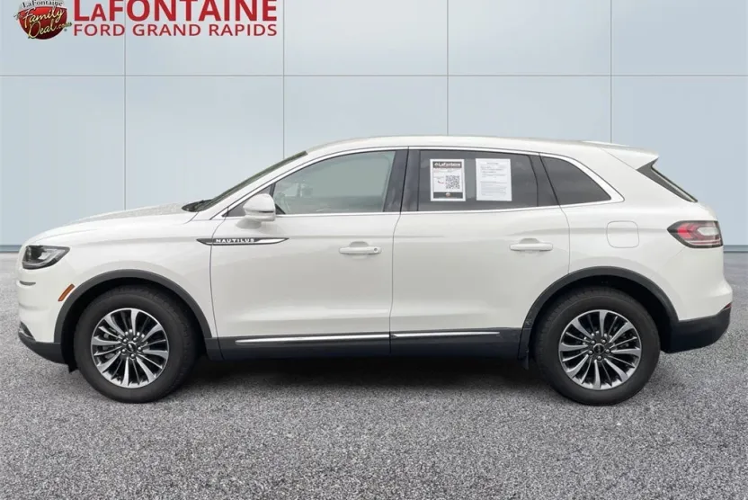 2022 Lincoln Nautilus Standard photo 1