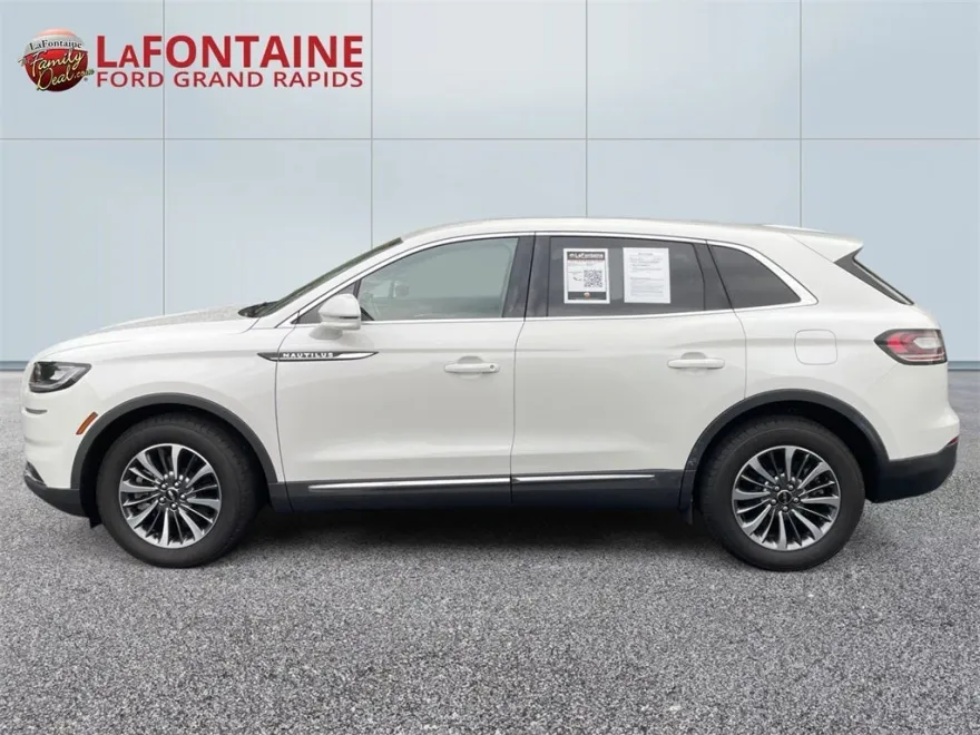 2022 Lincoln Nautilus Standard photo 1