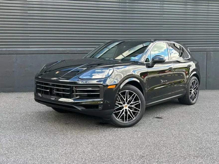 2025 Porsche Cayenne photo 1