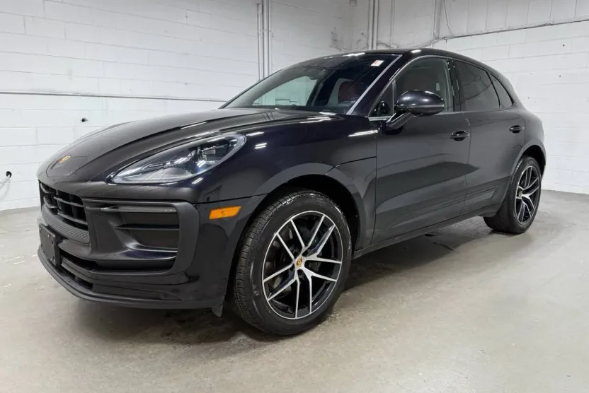 2023 Porsche Macan T photo 1