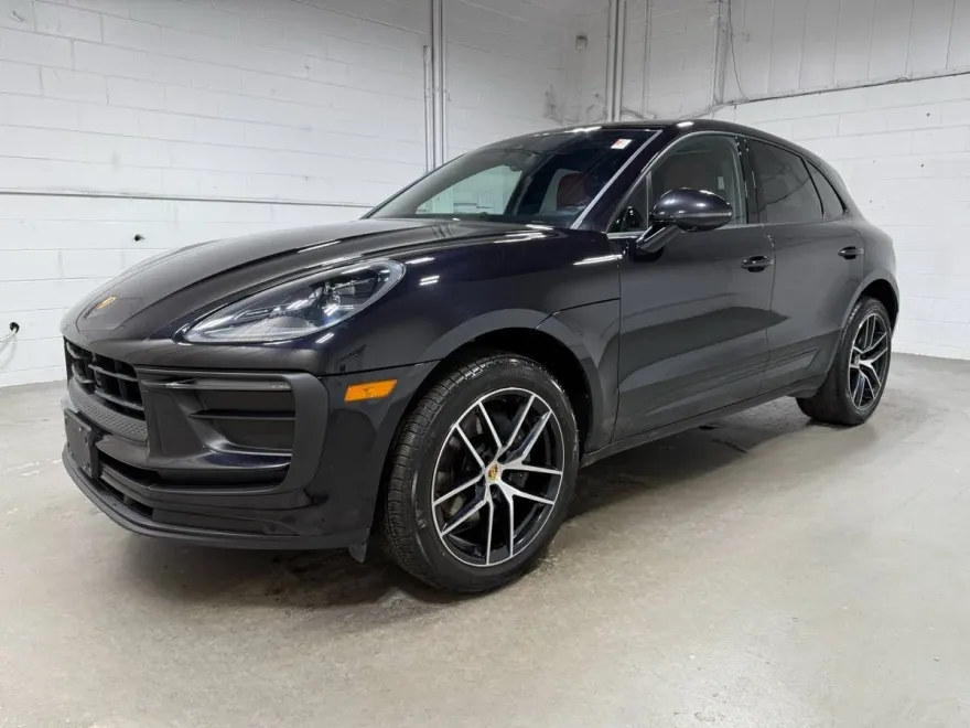 2023 Porsche Macan T photo 1