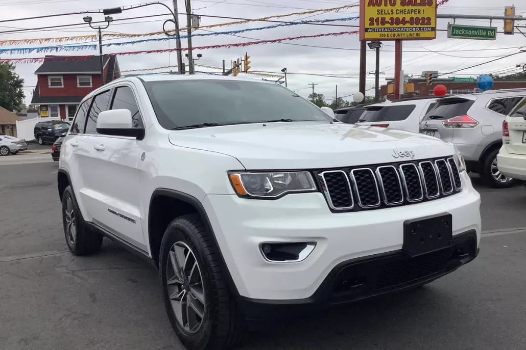 2020 Jeep Grand Cherokee Laredo photo 1