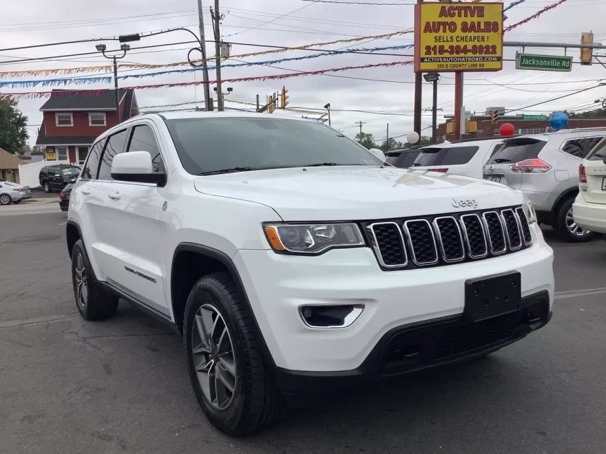 2020 Jeep Grand Cherokee Laredo photo 1