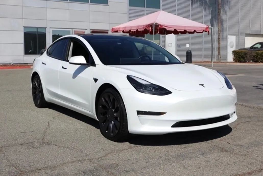 2023 Tesla Model 3 Performance photo 1